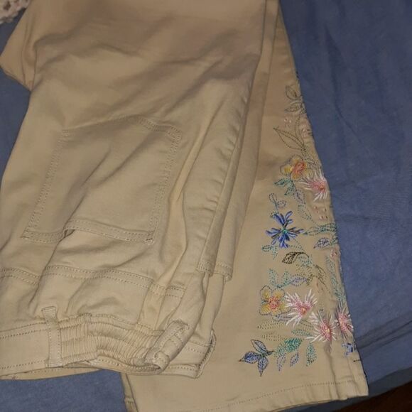 Denim and Company size small embroidery pants - Picture 3 of 8